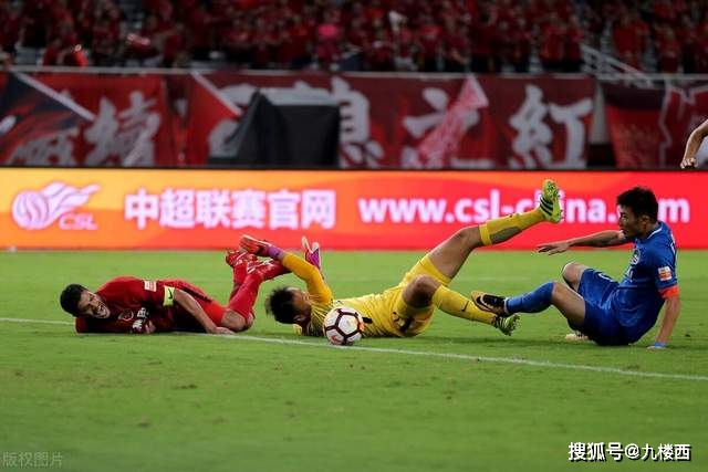 曼联新加盟中场表现实在不佳，遭遇争议声浪